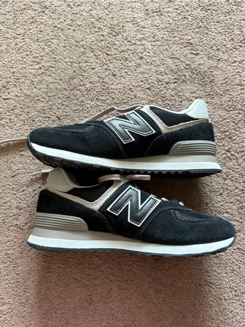 New Balance Men's Black and White Athletic Sneakers